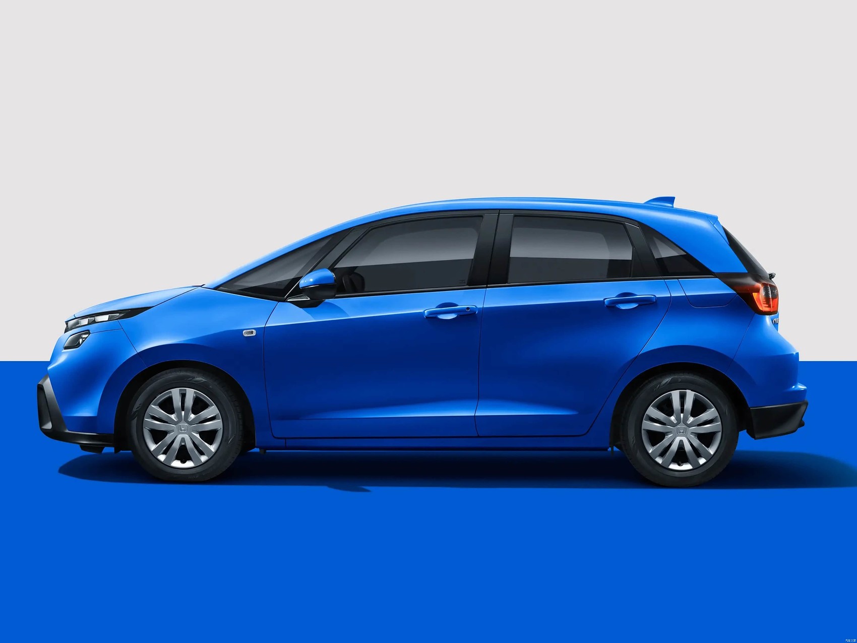 入门代步车“油电之争” 6万多元买本田飞度还是名爵MG4？