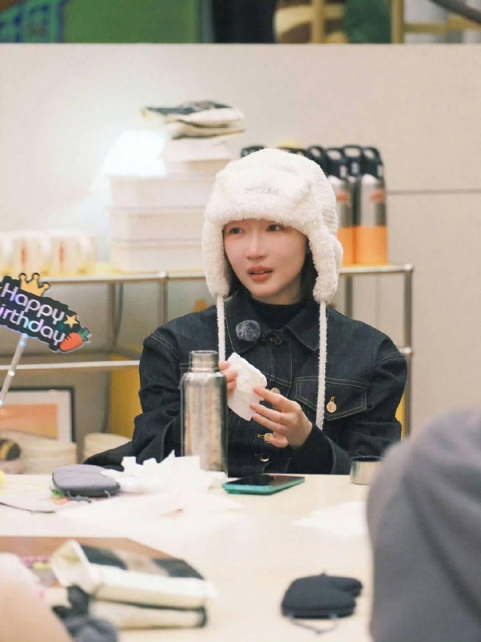 周冬雨素颜路节目!高叶大赞她皮肤又白又嫩