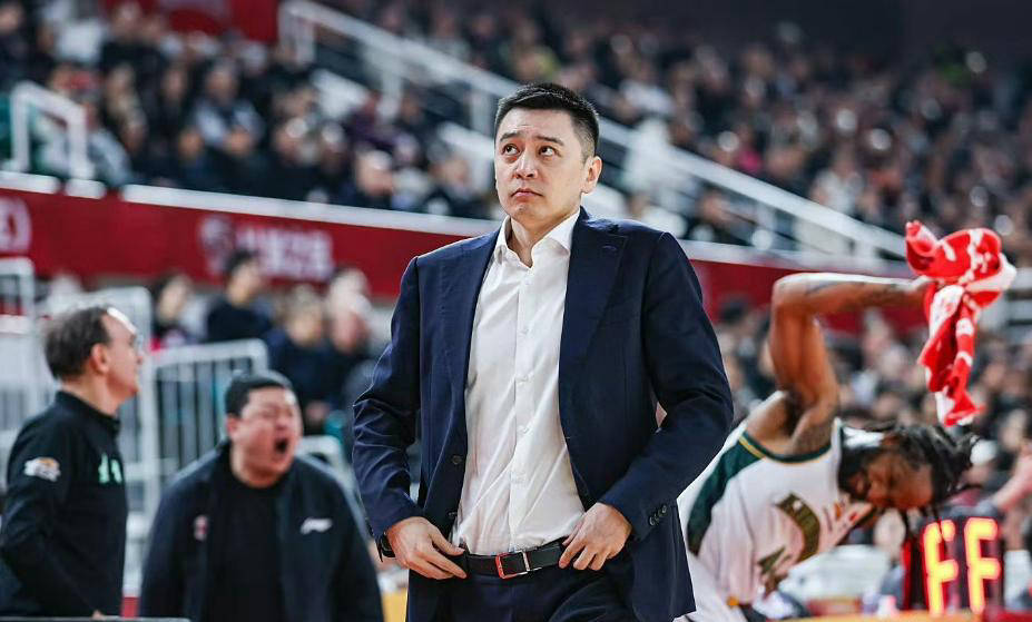 CBA最新动态：杨鸣或重返辽宁，南京同曦三将被禁赛