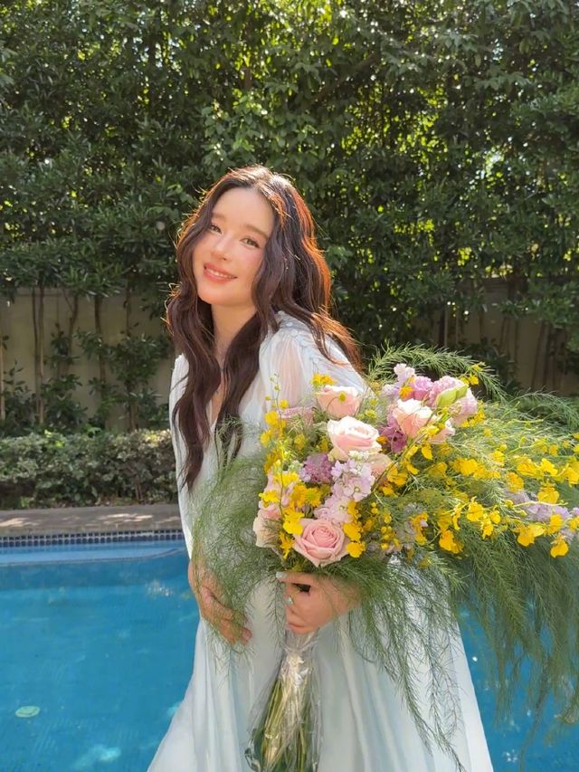 36岁女星阚清子晒孕肚照，官宣怀孕：最好的礼物！