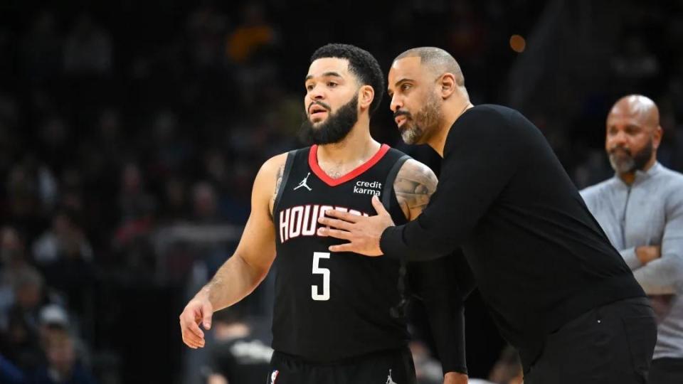 2场砍17分，再中5记三分！火箭老射手重回轮换，乌度卡一招盘活2阵