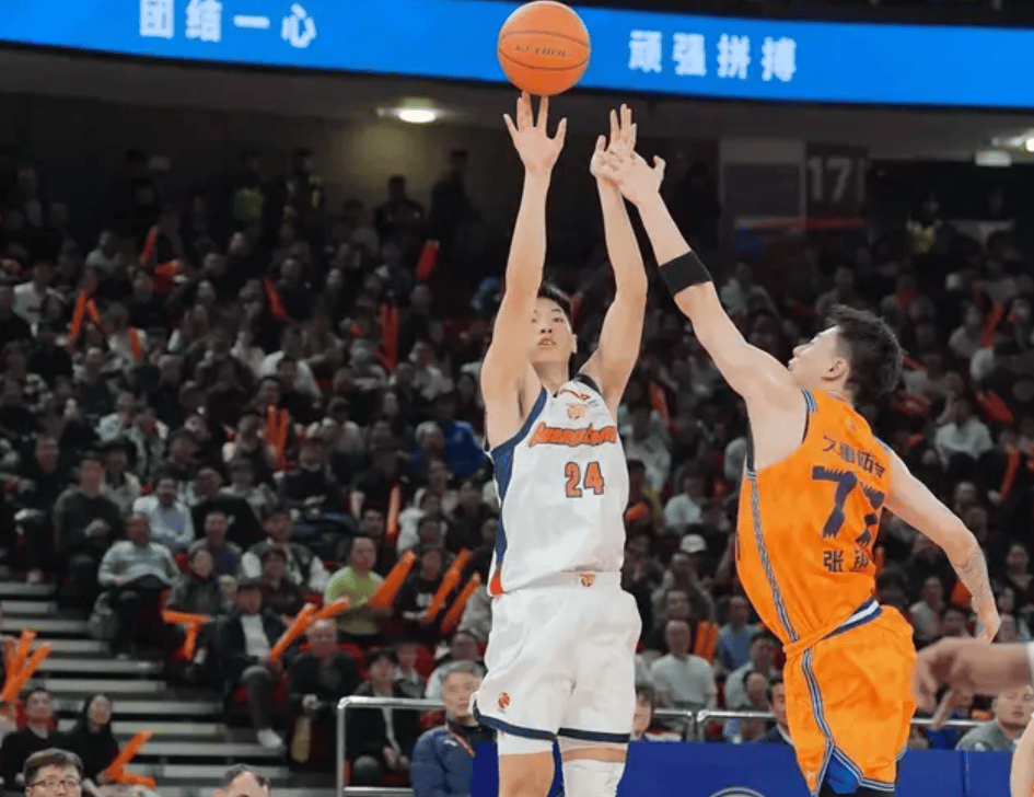 上海首发五人全部拿到14分，广东最高也是徐杰和崔永熙14分