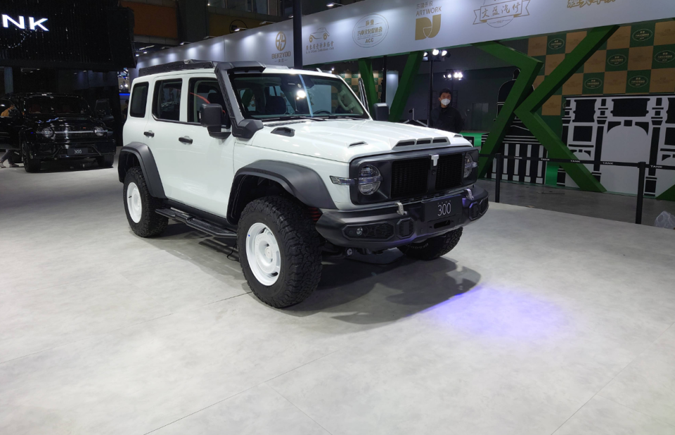 新版坦克300广州参展,炫酷黑白配,超30万显得不值?_新闻