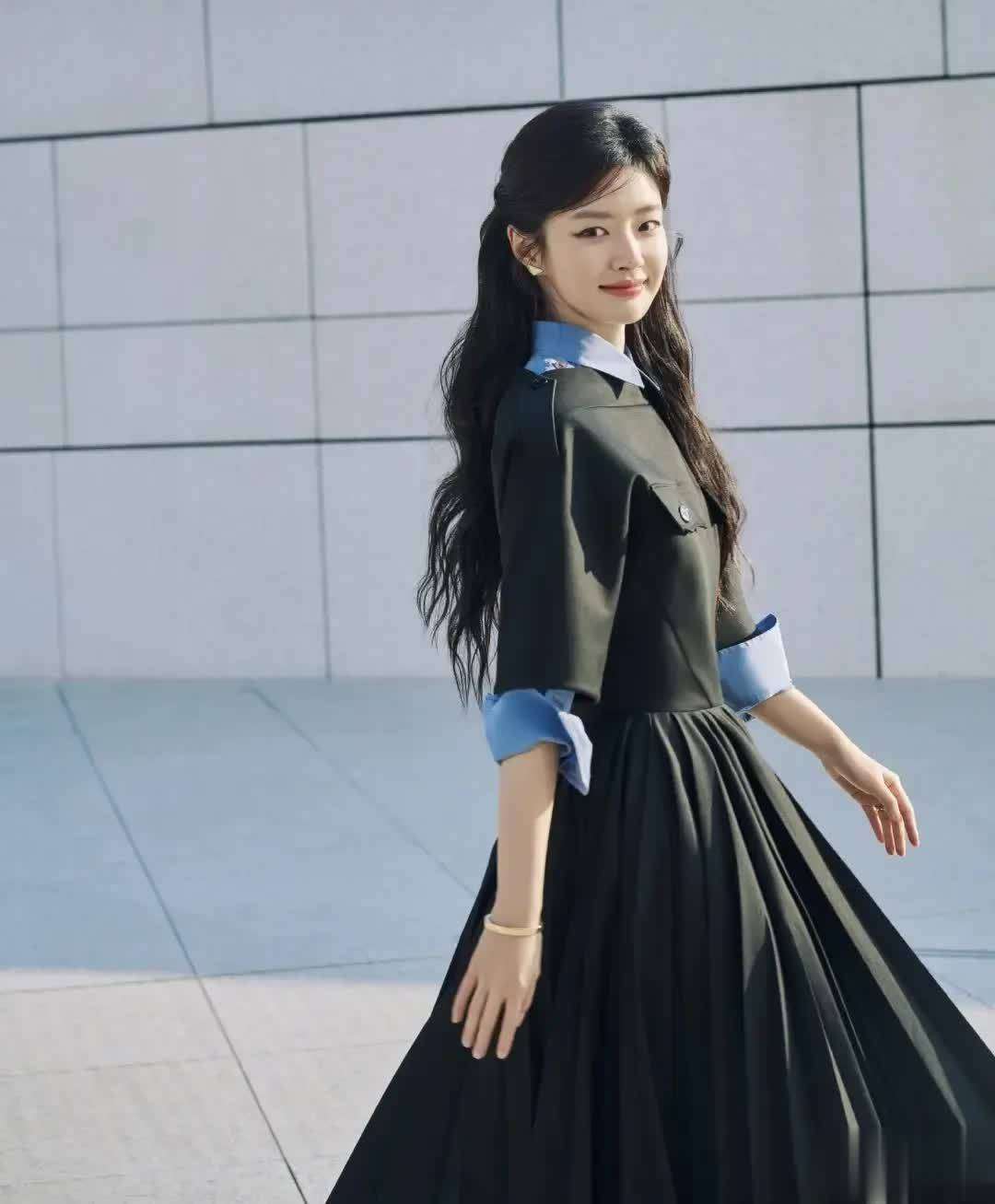 徐若晗亮相Prada活动，英语老师造型圈粉无数_形象_网友_风格