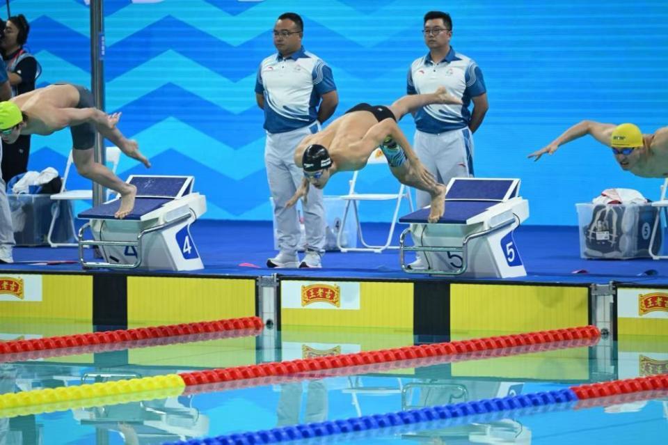 新王当立!18岁张展硕战胜孙杨潘展乐夺金,开启他的时代