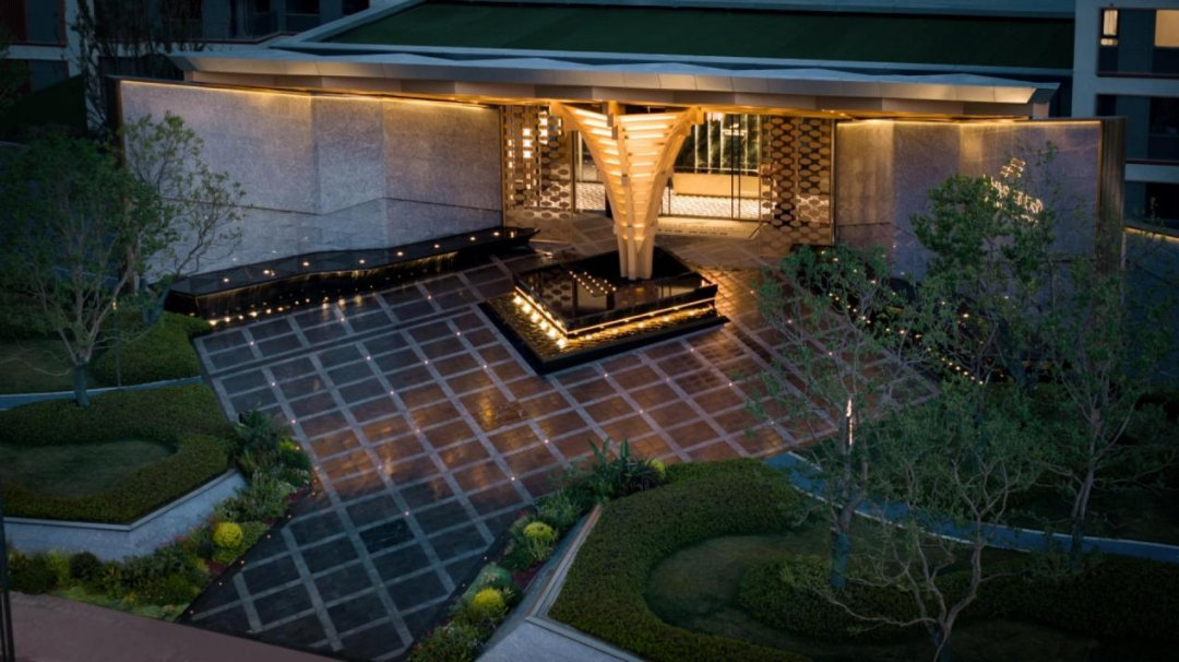 越秀铁建·西派天悦“永恒之树”大门-实拍图   图片来源：客户提供