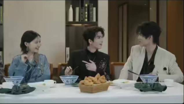 丁程鑫周柯宇同龄气质差异明显，节目录制期待成好友