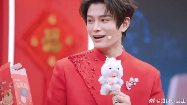 谐音梗王丁禹兮又回来了！现场送祝福谐音梗张口就来，笑岔气了