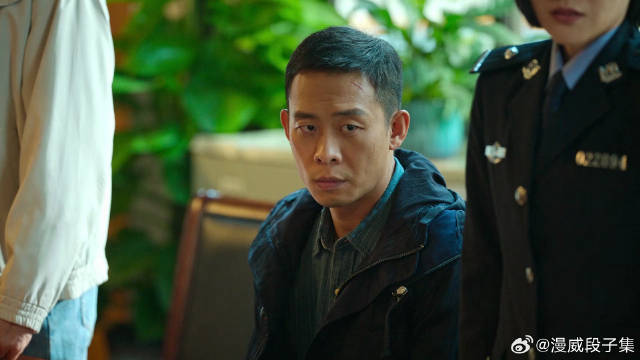 安欣被同事针对 却一言不发低头跑路，真是太窝囊了