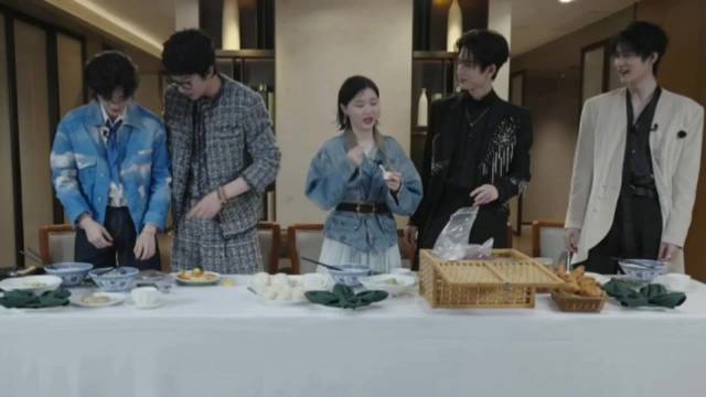 开推4直播全员亮相，刘宇宁张凌赫等造型养眼