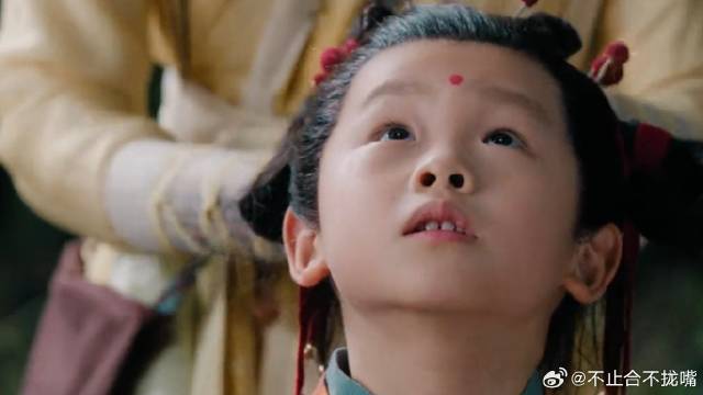 女孩意外见到一只人参娃娃，为了将他占为己有竟在他头上绑红绳