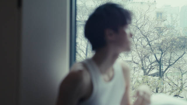 周翊然登悦游三月刊封面，讲述重庆烟火记忆