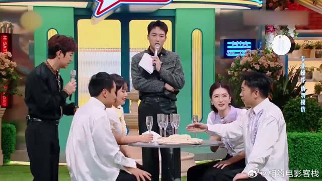 江疏影练过啊！完美挡住李雪琴的攻击，杨迪都点赞