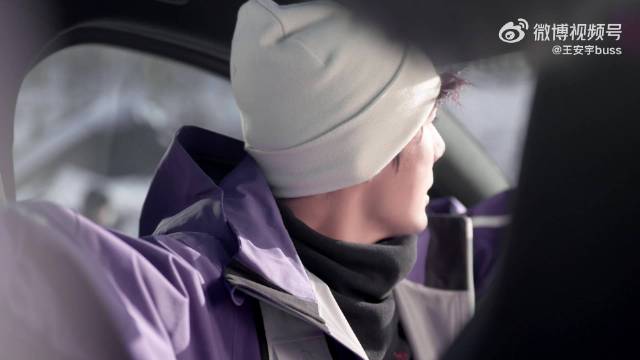 滑雪王安宇也这么帅！太酷了，真的很会going人，很自信不是没有道理的！