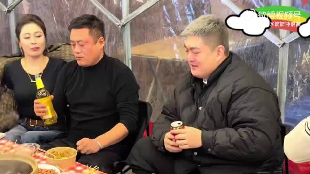 赵大牛与赵家班员工聚会，宋晓峰同席