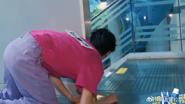 张真源专挑女孩子下手 把孙千吓得乱叫，李晨直接傻眼！