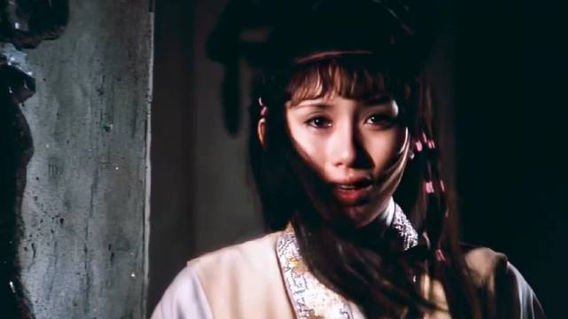 一朵黄花碎在一个再普通不过的夜里