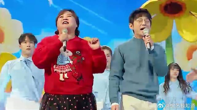 好六团唱《快乐的春风》，轻松愉快，唱出青春与希望