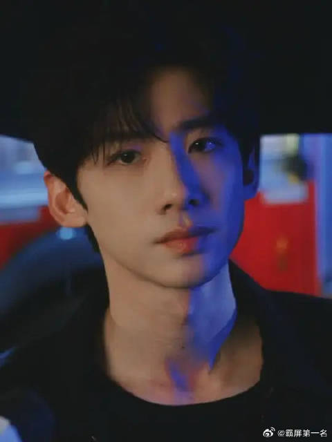 家被烧了但很快乐，小伙子超绝精神状态领先一百年