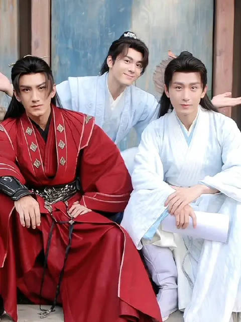 当然要拍照记录啦，是这个夏天最可爱的的探案小分队