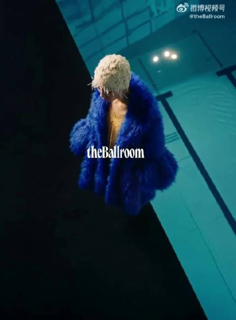陈芋汐登《theBallroom舞格》2026春夏刊封面，演绎蓝色叙事