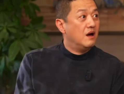 李亚鹏直播看到80年代给他写过多封情书女孩的留言瞬间红了眼眶！