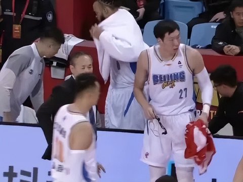 输吉林发布会！许利民不满罚球与防守，谈最后一攻甩锅赵睿！