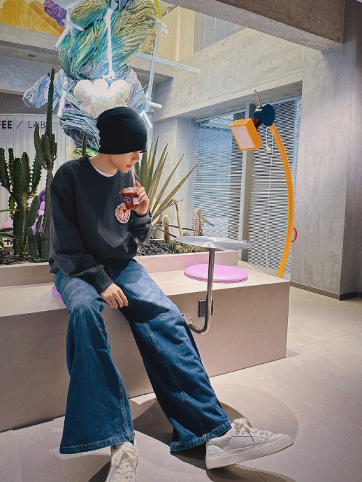 刘亦菲、虞书欣同游海边！明星春日穿搭图鉴，谁最让你心动？