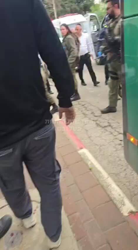 以色列客车遭黎巴嫩火箭袭击致多人重伤