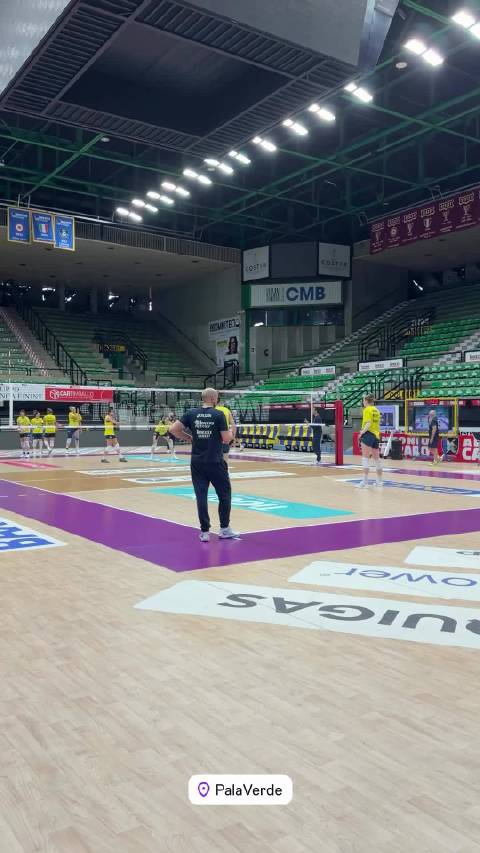 朱婷随科内利亚诺备战意甲半决赛决胜场