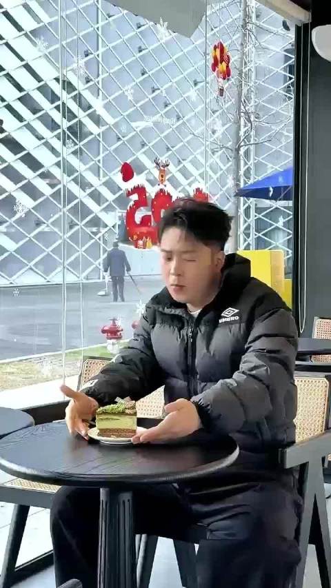 杜海涛穿搭获赞，时尚感十足被称东北王嘉尔