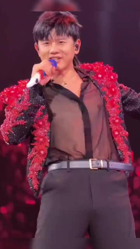 宁静盛赞张杰是神一样的存在，称要看其演唱会