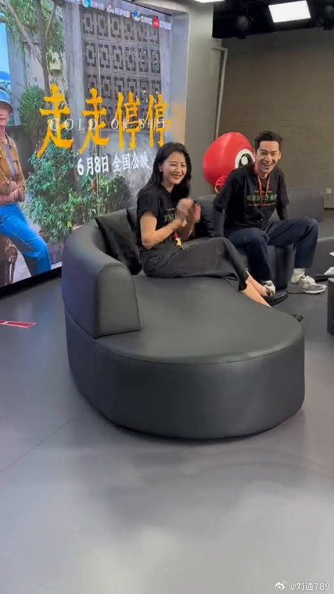 高圆圆 同框出席宣传新剧、现场一片欢声笑语，这两人要不是结婚了也不是不行