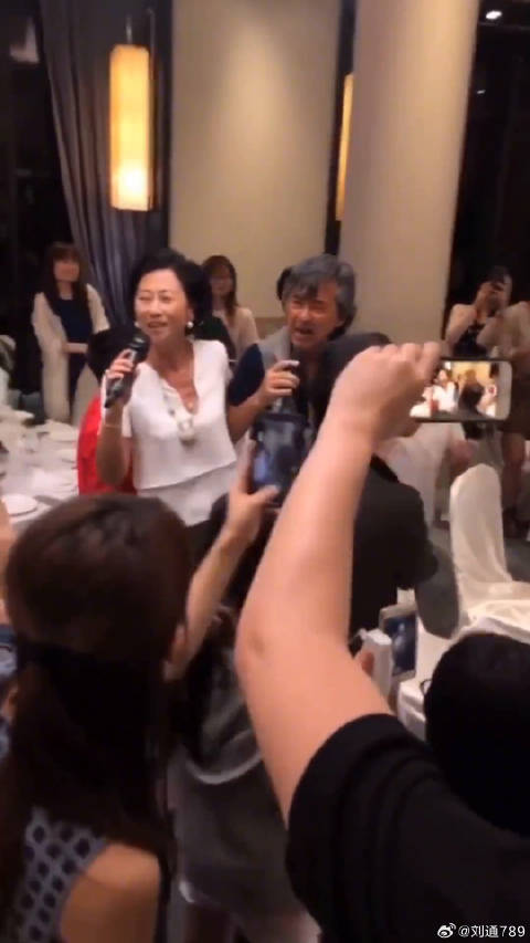 林子祥叶倩文夫妇宴会对唱经典，70多岁中气十足