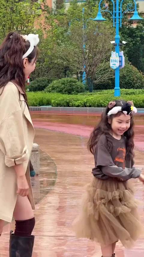 严屹宽和杜若溪的女儿肉肉太可爱啦