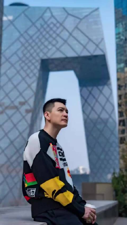 杨鸣幽默发言引热议，强调球场原则勿骂人