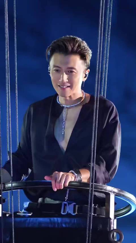 谢霆锋巡演间隙坚持打网球,新歌适配运动场景