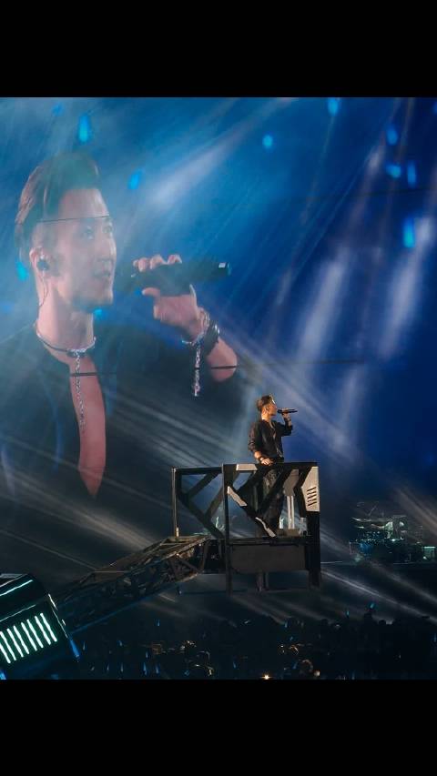 谢霆锋深圳演唱会机械臂舞台震撼全场