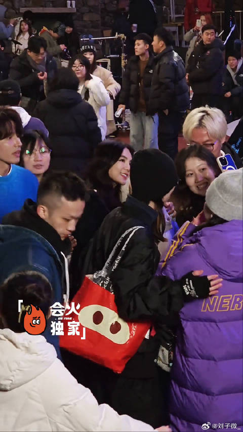 近距离看帅的人手抖，怎么一直都长这样！很高兴幻响夜