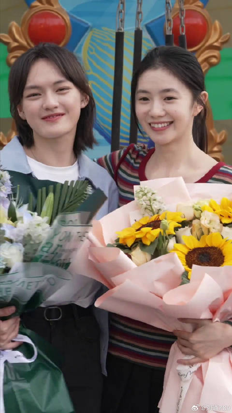 文淇 新片杀青，存妹子是真好看啊，纯自然的美 刘浩存文淇氛围感 微博VC计划