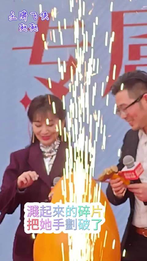赵雅芝去年库存视频曝光，手被碎片划伤引粉丝心疼