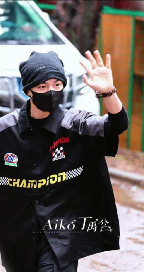 今天是元气男大 笑眯眯的宝宝^ ^