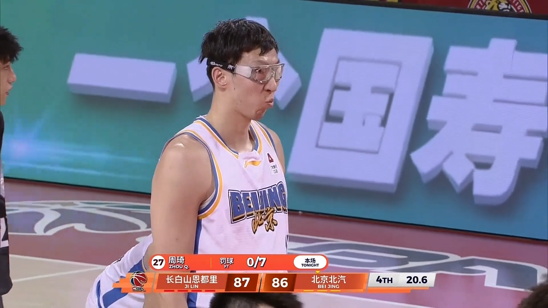 罪魁祸首另有其人！周琦8罚0中，哪怕近2场12罚0中也不该独自背锅