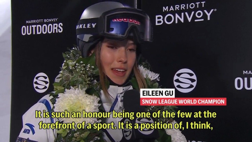 CGTN发的雪盟冠军谷爱凌戴着花环的英字采访及颁发奖杯片段， 中字见