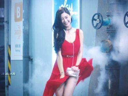 克拉拉轻盈起舞，步履如诗……“肖央被克拉拉的舞姿彻底俘获，魂都飘了！”