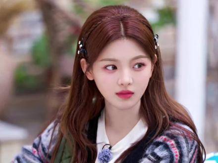 杨超越、谢娜、丁程鑫、郭敬明、邓为，女性司仪