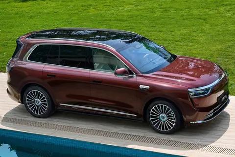 问界 M8 新增瑞红 / 湛蓝车色，3 月 23 日发布