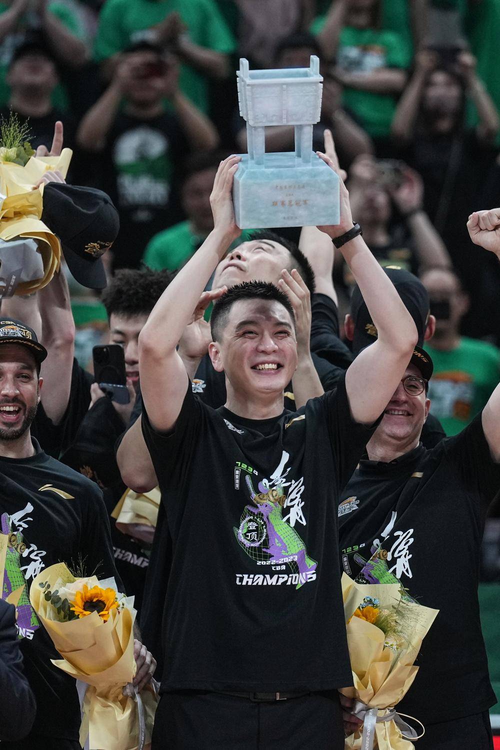 杨鸣认证消失!辽宁帅位悬念:乌戈妙手回春or功勋回归?球员态度成关键