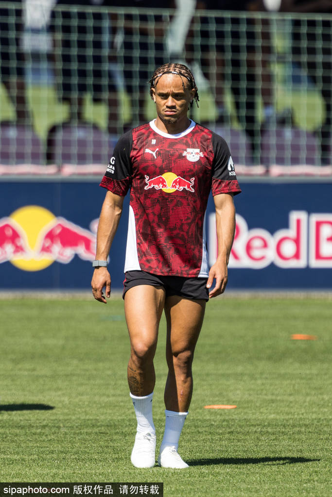 热刺6000万欧豪购莱比锡核心西蒙斯，英超转会市场迎来震撼一刻_中场_比利亚雷亚尔_曼联