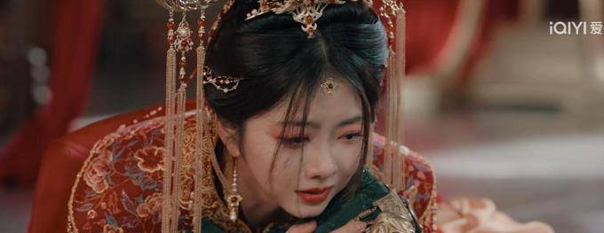 谭松韵一人分饰两角惊艳全场，《逍遥》央视开播，侯明昊哭戏破碎感拉满